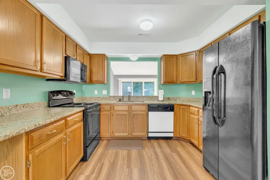 16582 Woodlane Drive Fraser City MI 48026