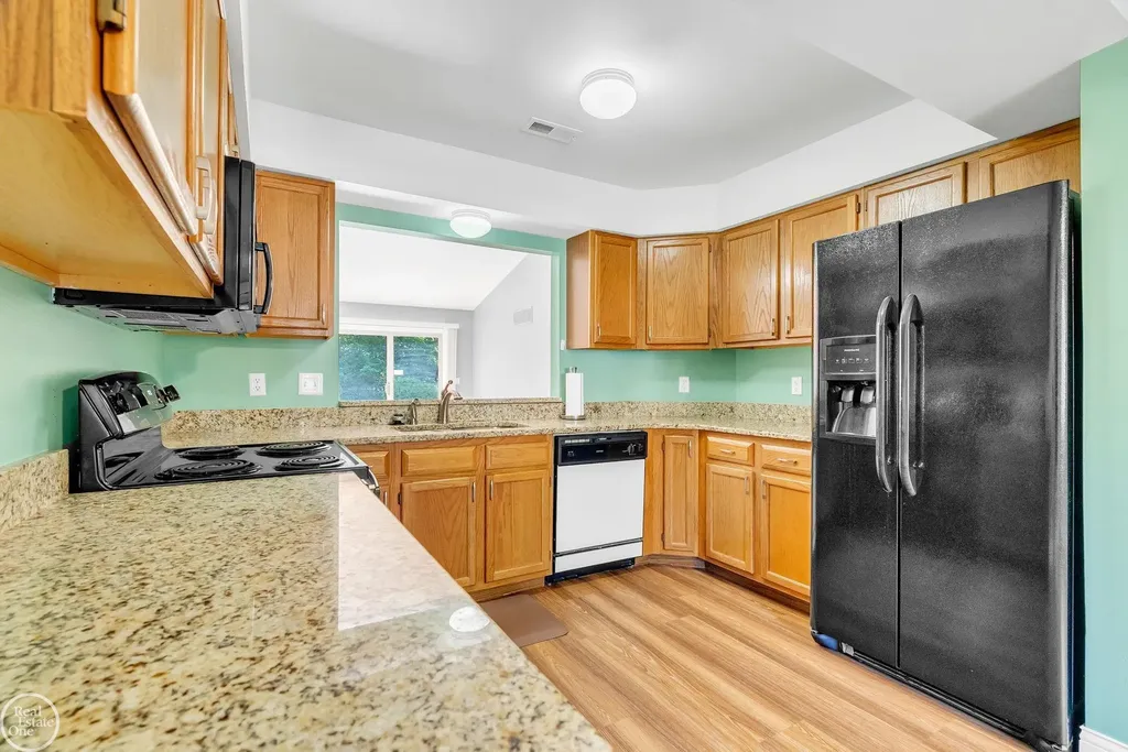 16582 Woodlane Drive Fraser City MI 48026
