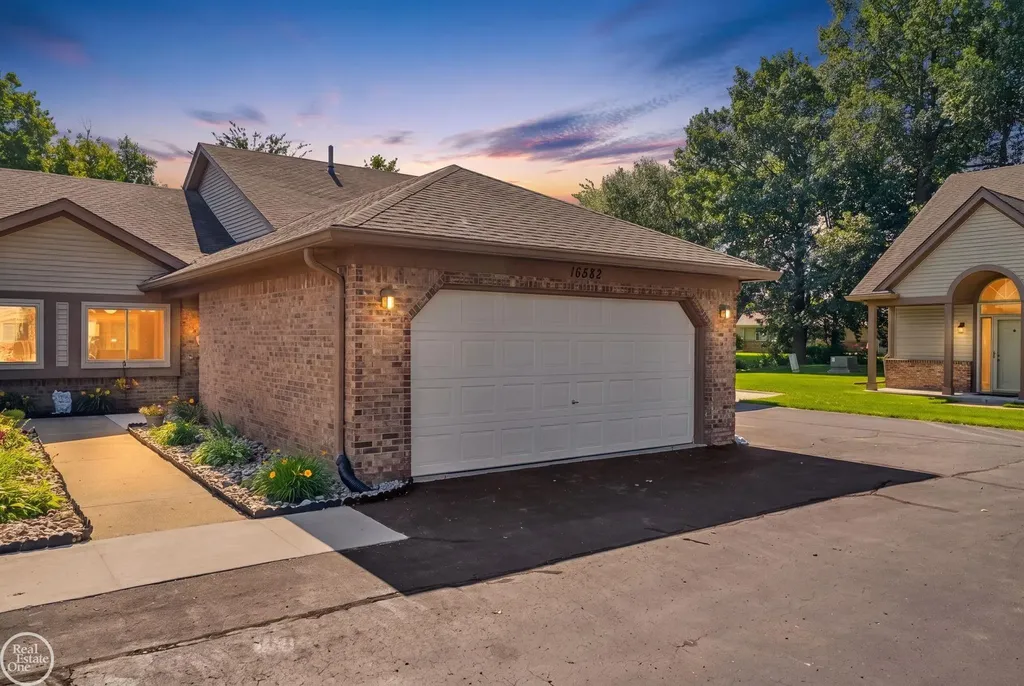 16582 Woodlane Drive Fraser City MI 48026