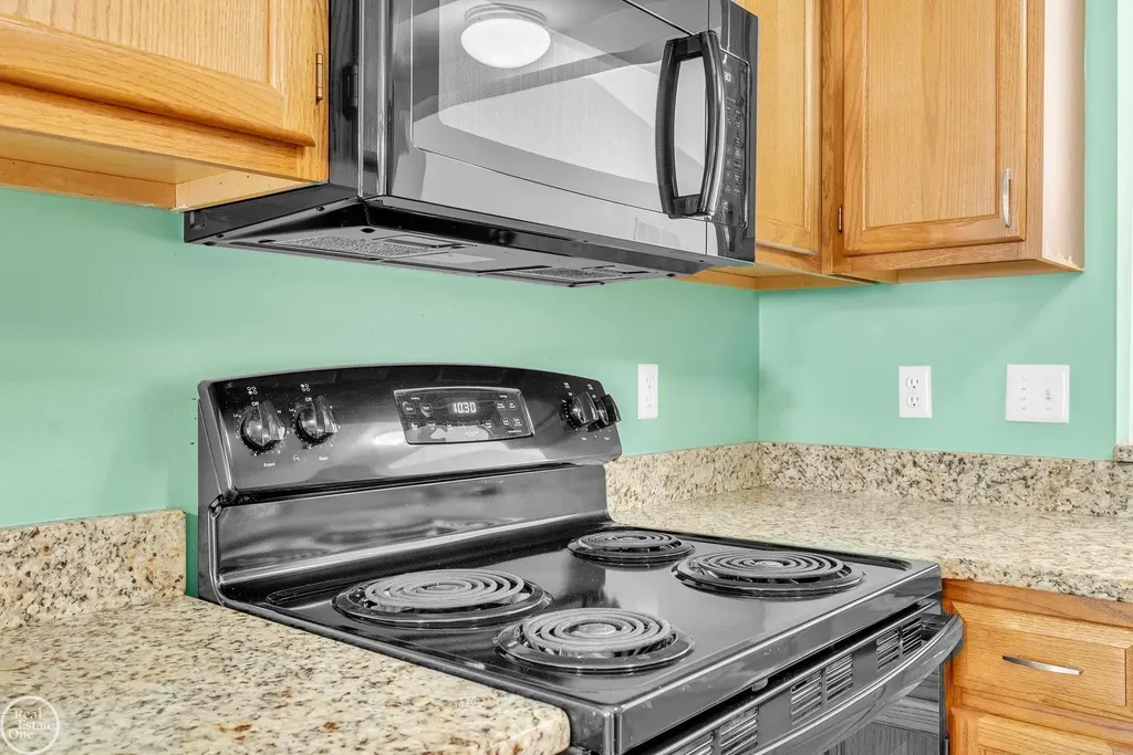 16582 Woodlane Drive Fraser City MI 48026