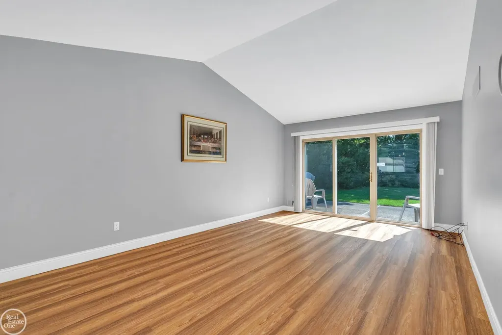 16582 Woodlane Drive Fraser City MI 48026
