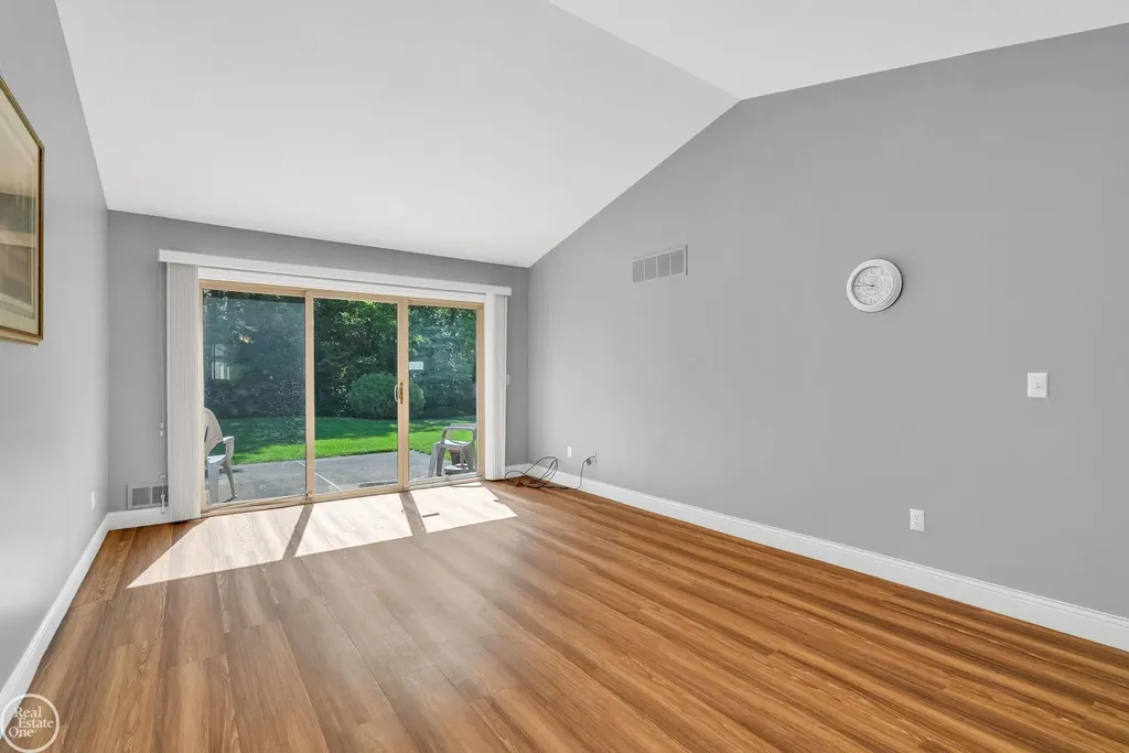 16582 Woodlane Drive Fraser City MI 48026