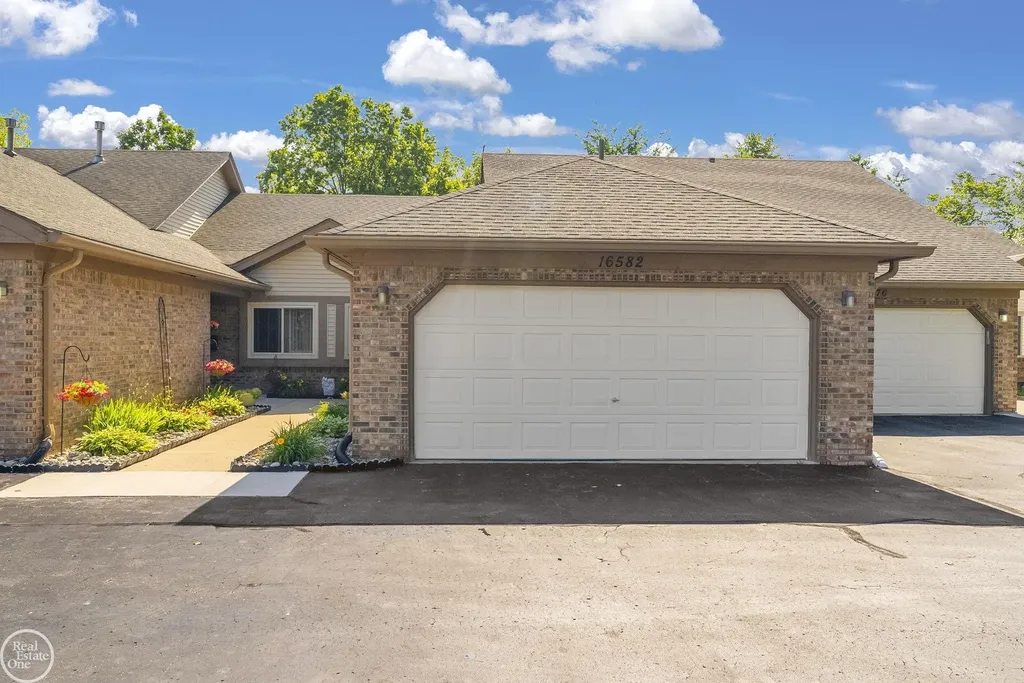 16582 Woodlane Drive Fraser City MI 48026