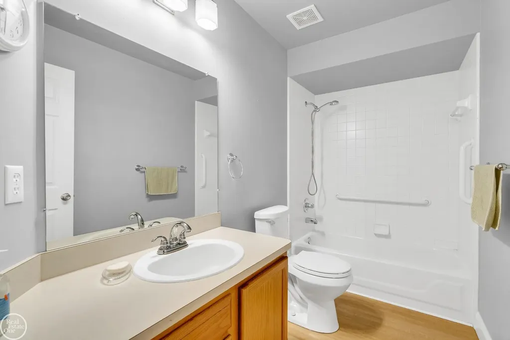 16582 Woodlane Drive Fraser City MI 48026