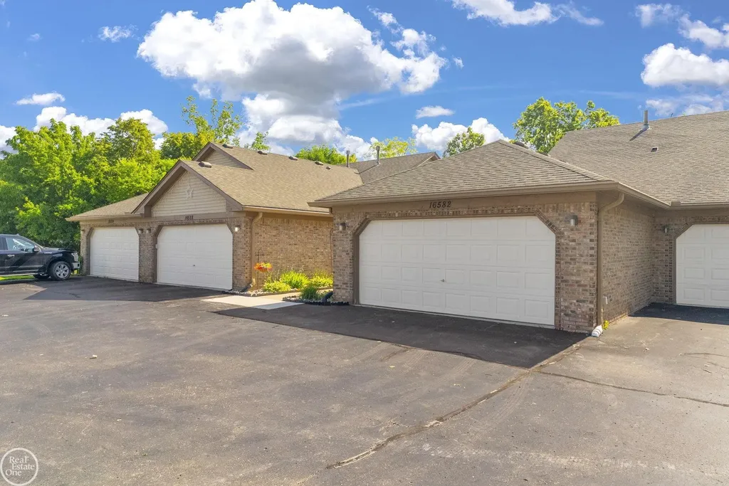 16582 Woodlane Drive Fraser City MI 48026