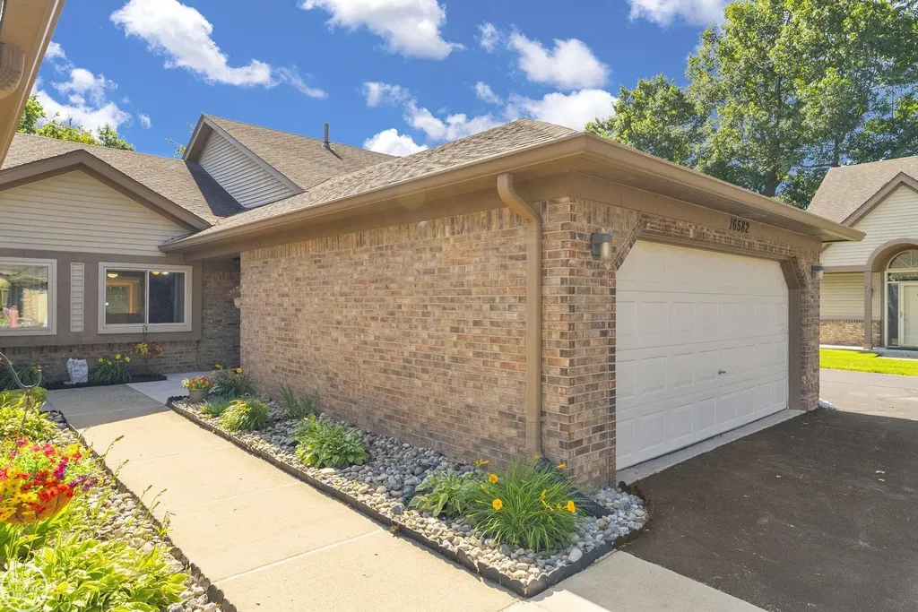 16582 Woodlane Drive Fraser City MI 48026