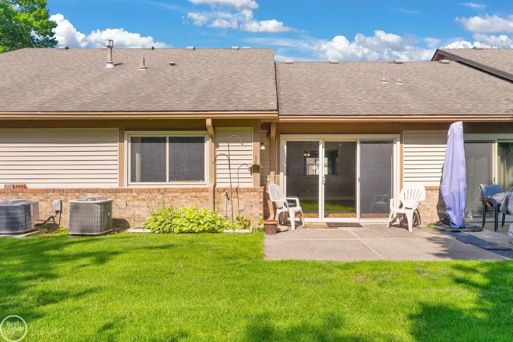 16582 Woodlane Drive Fraser City MI 48026
