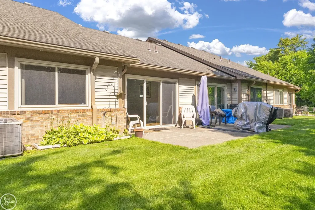 16582 Woodlane Drive Fraser City MI 48026