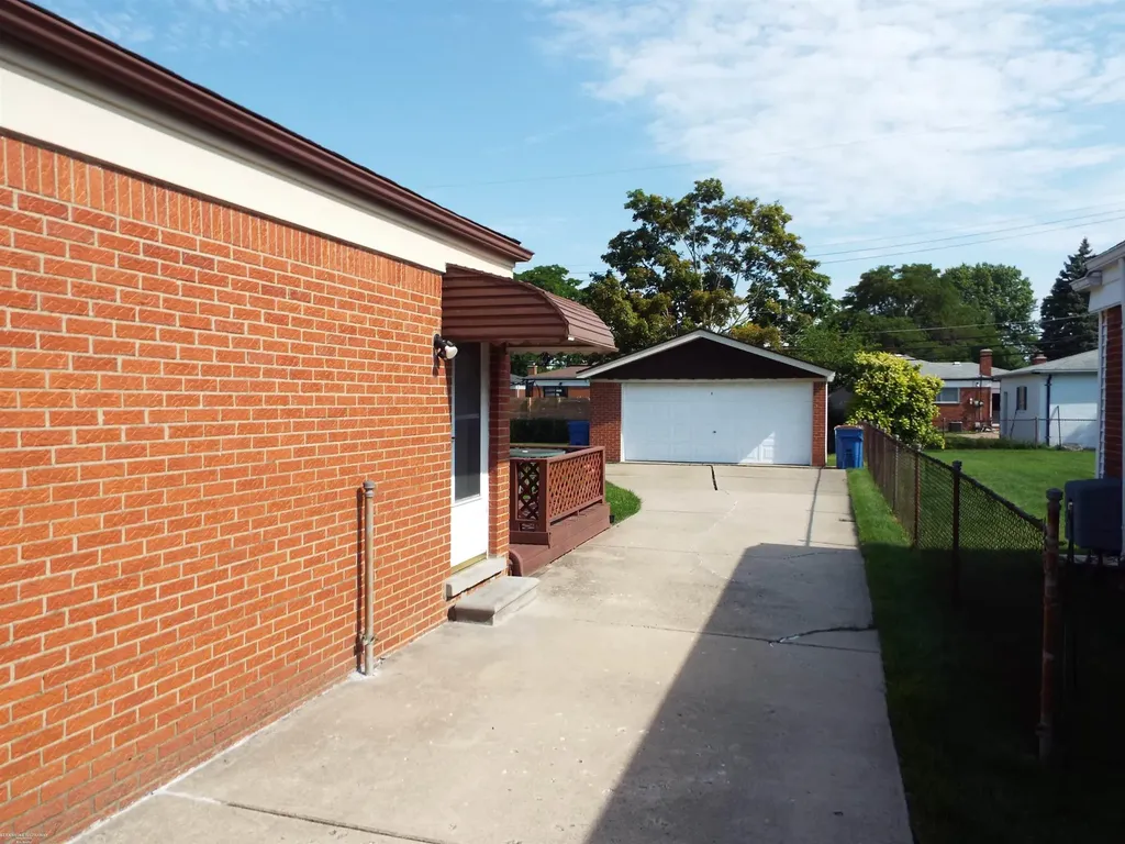 31759 Stricker Drive Warren City MI 48088