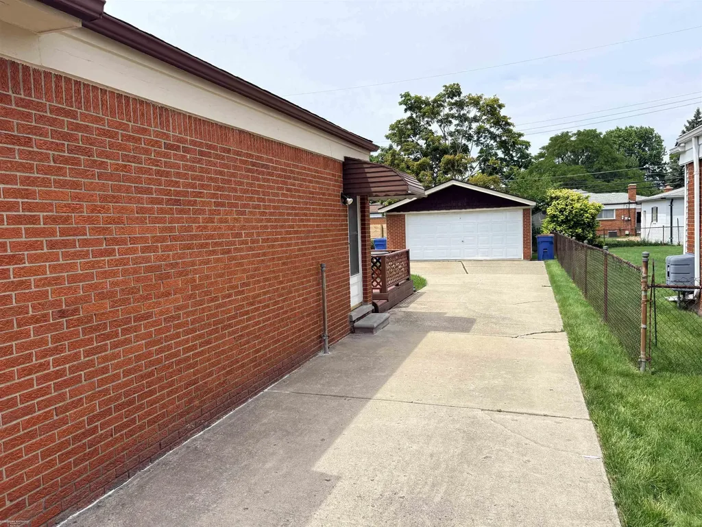 31759 Stricker Drive Warren City MI 48088