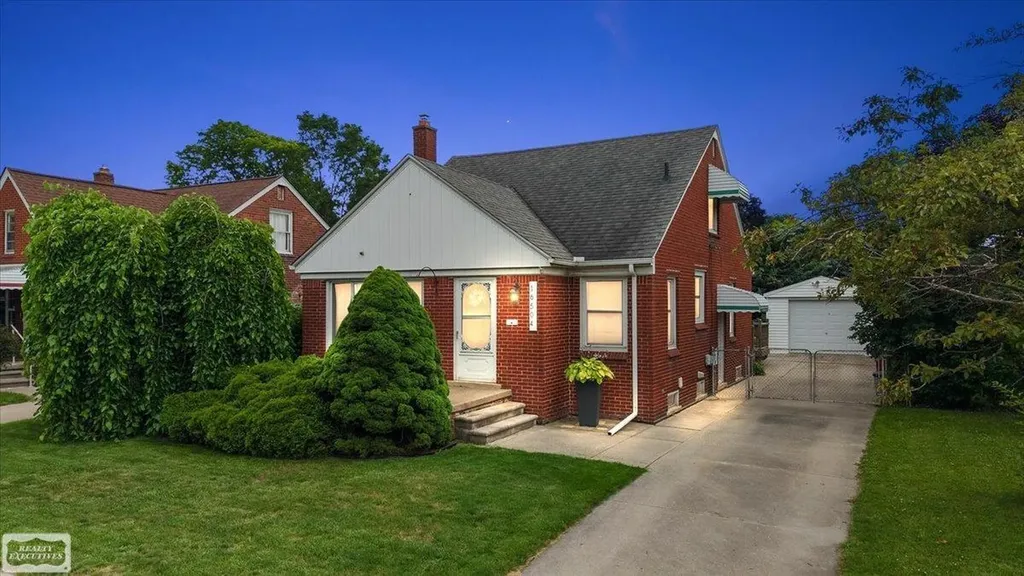16504 Toepfer Drive Eastpointe City MI 48021