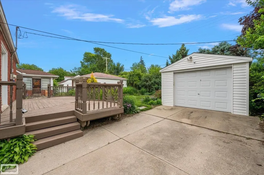 16504 Toepfer Drive Eastpointe City MI 48021