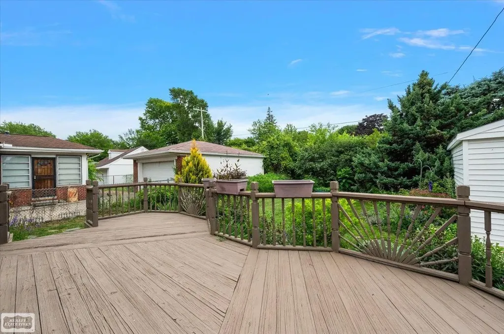 16504 Toepfer Drive Eastpointe City MI 48021