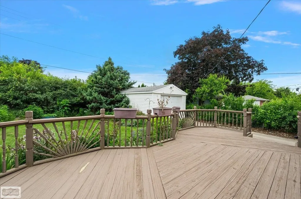 16504 Toepfer Drive Eastpointe City MI 48021