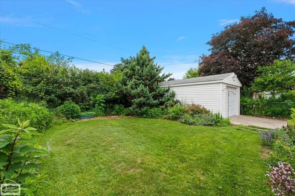 16504 Toepfer Drive Eastpointe City MI 48021