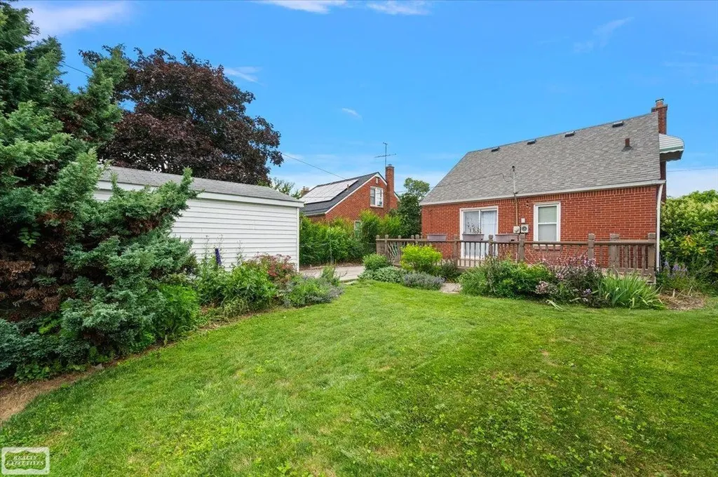 16504 Toepfer Drive Eastpointe City MI 48021