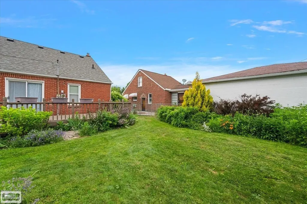16504 Toepfer Drive Eastpointe City MI 48021
