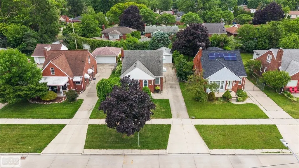 16504 Toepfer Drive Eastpointe City MI 48021