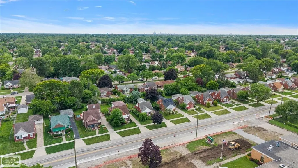 16504 Toepfer Drive Eastpointe City MI 48021