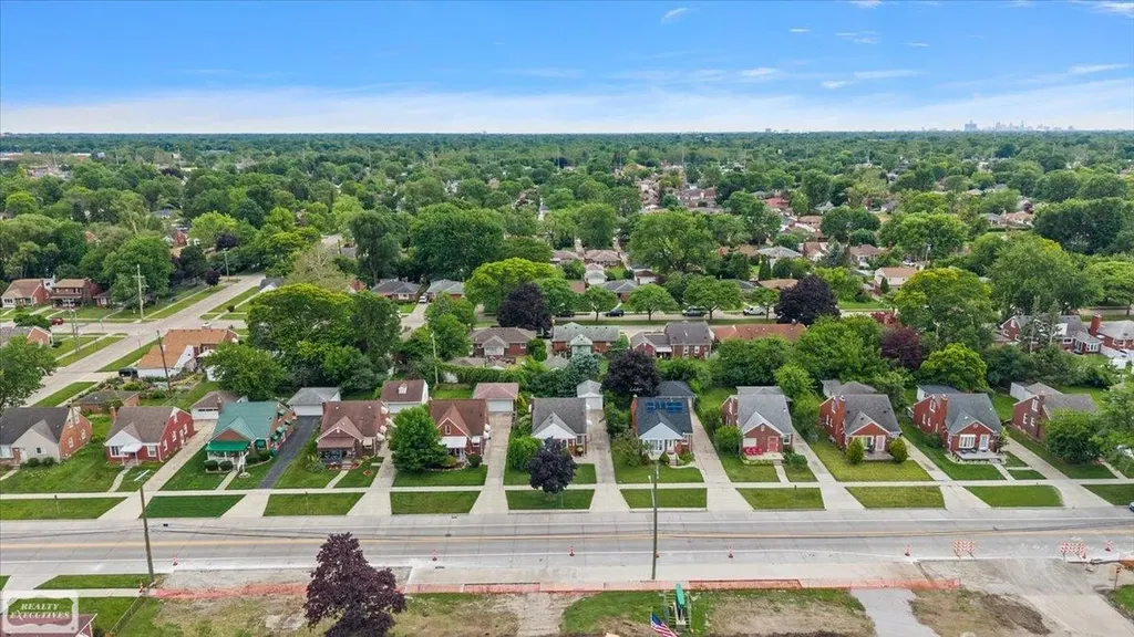 16504 Toepfer Drive Eastpointe City MI 48021