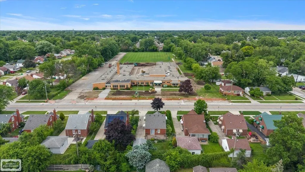 16504 Toepfer Drive Eastpointe City MI 48021