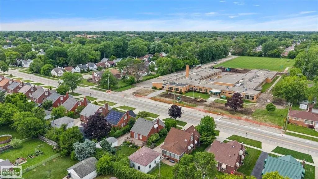 16504 Toepfer Drive Eastpointe City MI 48021