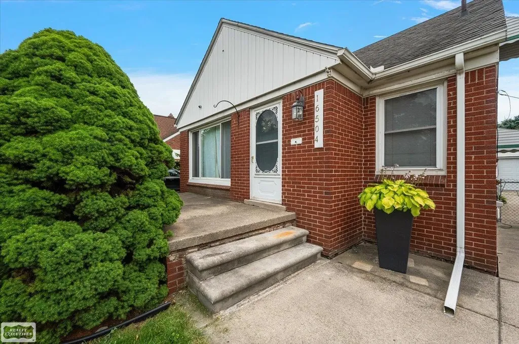 16504 Toepfer Drive Eastpointe City MI 48021
