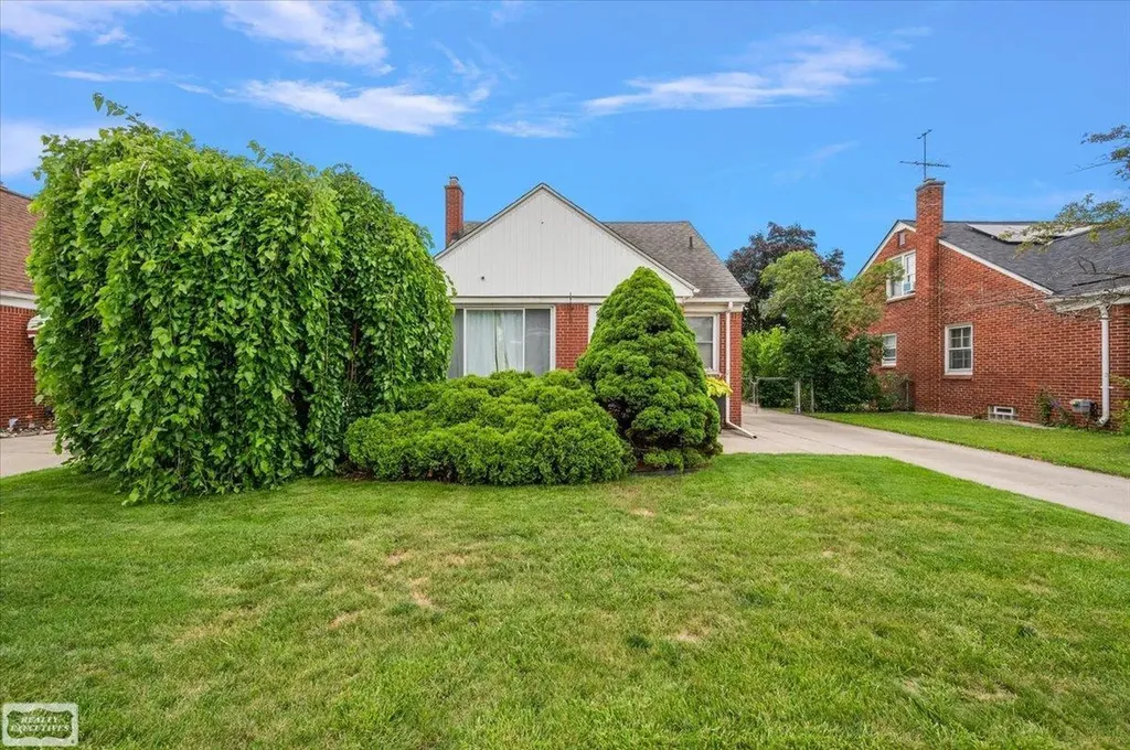 16504 Toepfer Drive Eastpointe City MI 48021