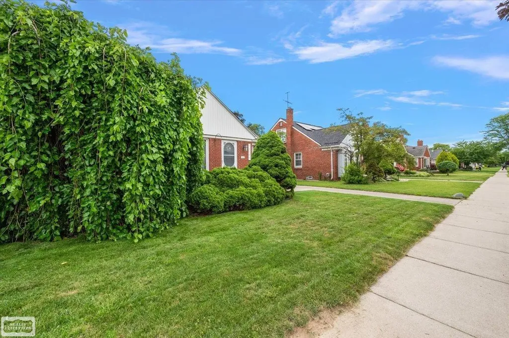 16504 Toepfer Drive Eastpointe City MI 48021