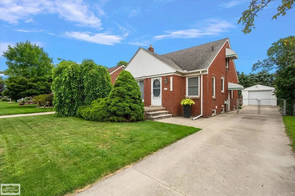 16504 Toepfer Drive Eastpointe City MI 48021