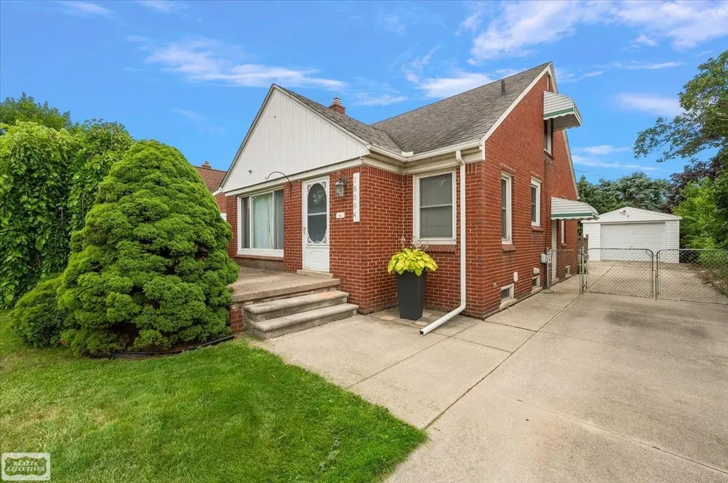16504 Toepfer Drive Eastpointe City MI 48021