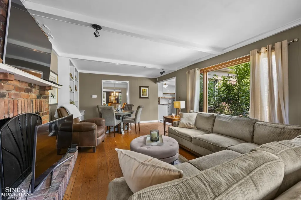 433 Maison Road Grosse Pointe Farms City MI 48236