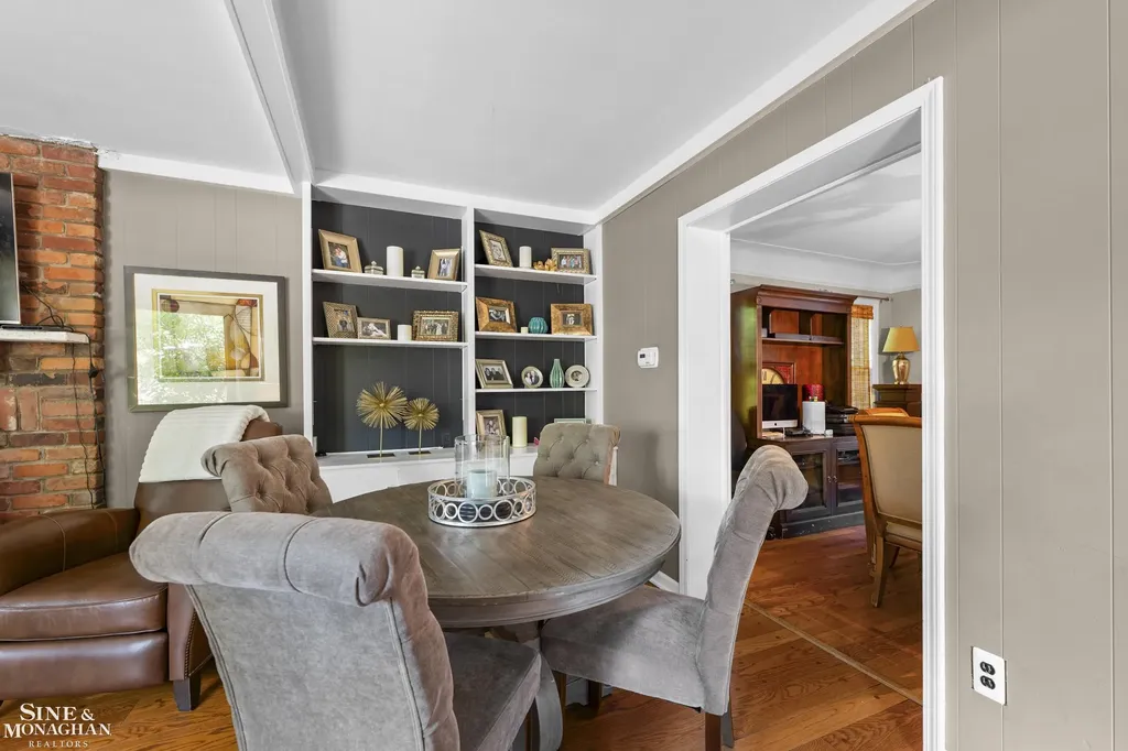 433 Maison Road Grosse Pointe Farms City MI 48236