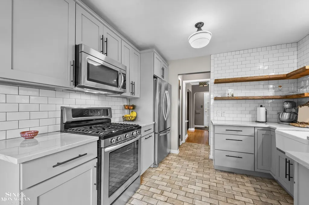 433 Maison Road Grosse Pointe Farms City MI 48236
