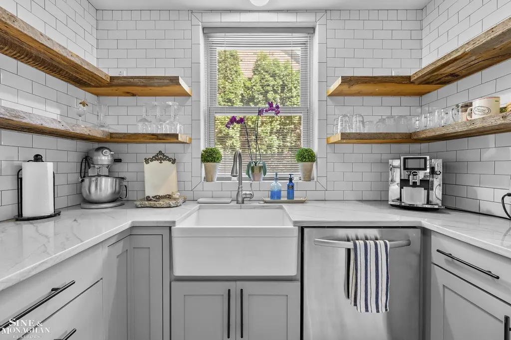 433 Maison Road Grosse Pointe Farms City MI 48236
