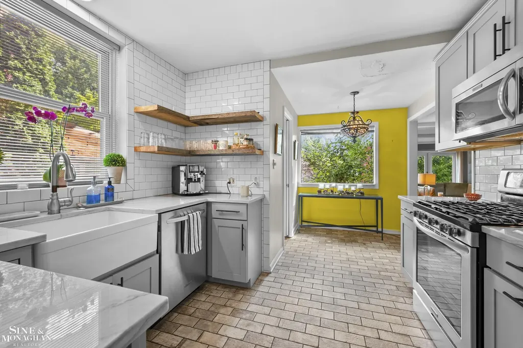 433 Maison Road Grosse Pointe Farms City MI 48236