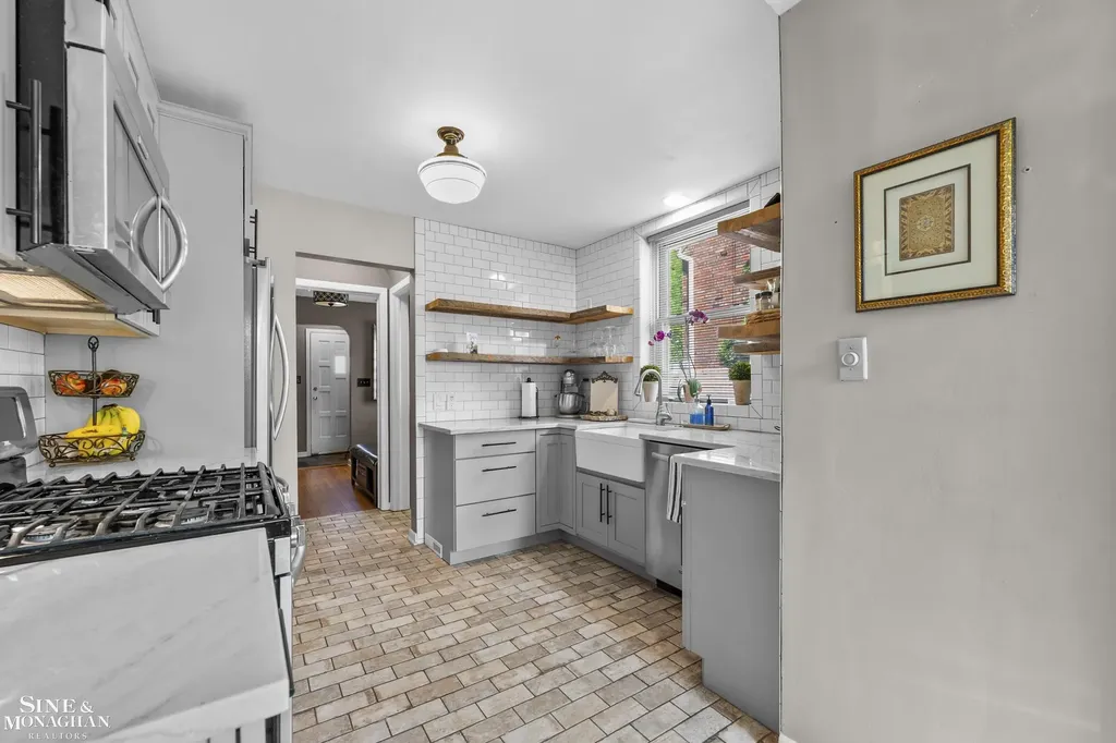 433 Maison Road Grosse Pointe Farms City MI 48236