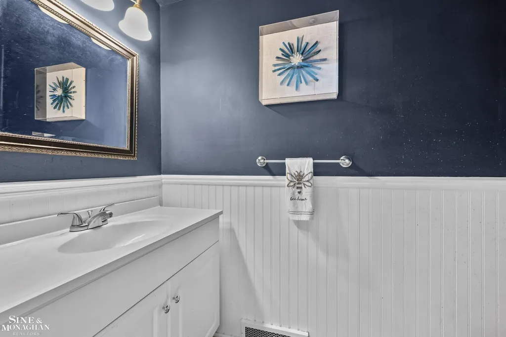 433 Maison Road Grosse Pointe Farms City MI 48236