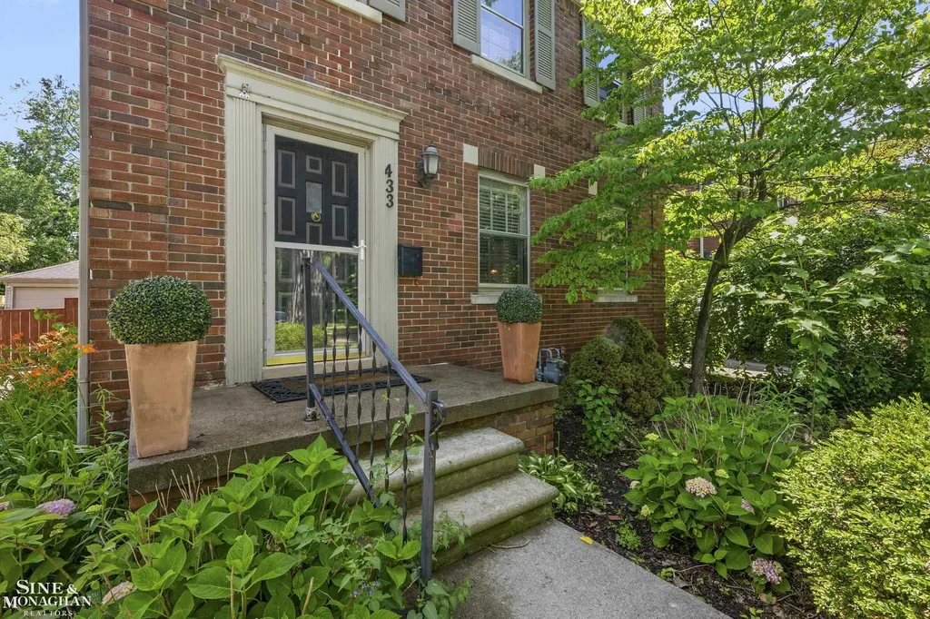 433 Maison Road Grosse Pointe Farms City MI 48236