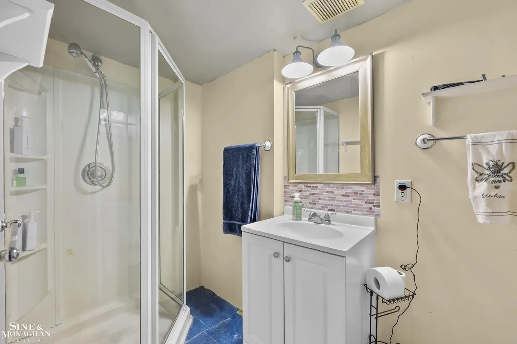 433 Maison Road Grosse Pointe Farms City MI 48236