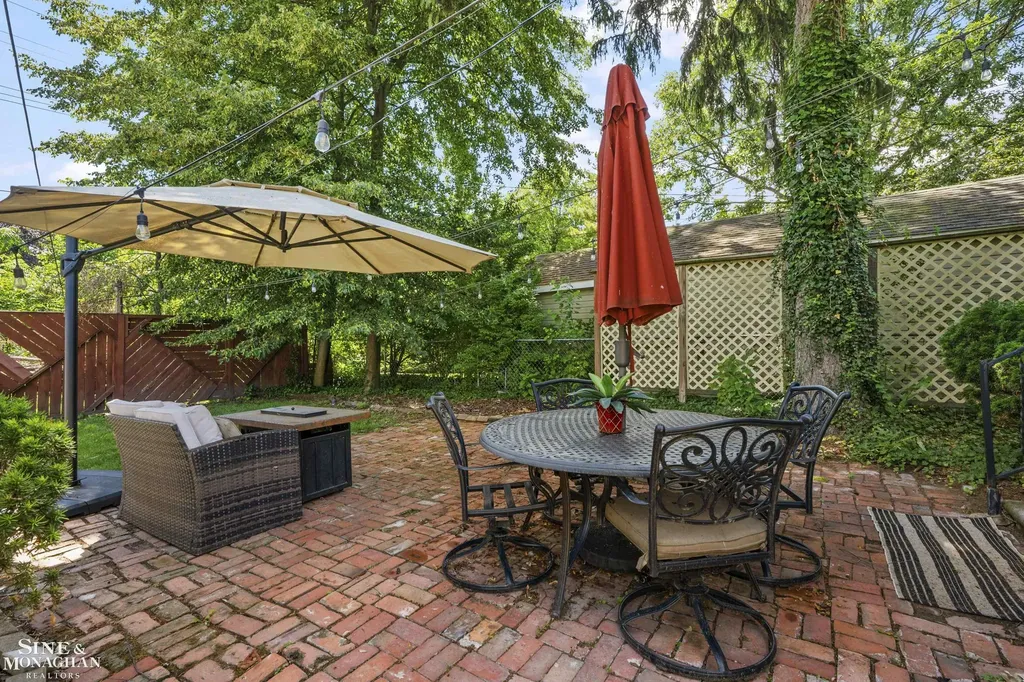 433 Maison Road Grosse Pointe Farms City MI 48236