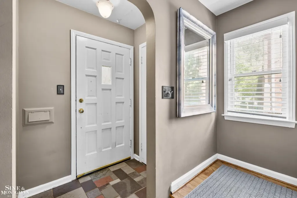 433 Maison Road Grosse Pointe Farms City MI 48236