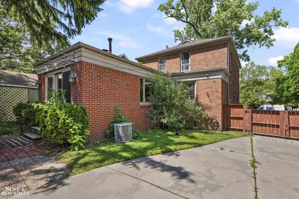 433 Maison Road Grosse Pointe Farms City MI 48236