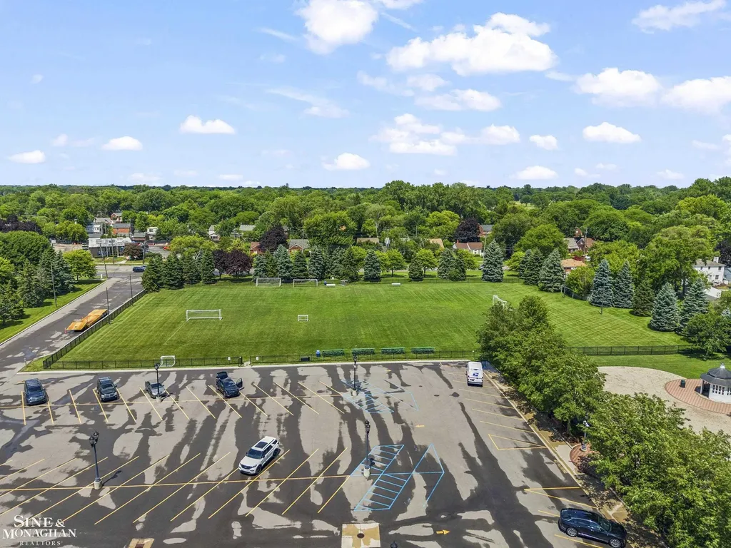 433 Maison Road Grosse Pointe Farms City MI 48236