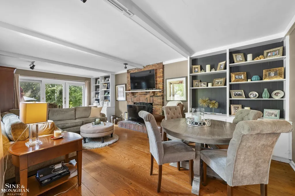 433 Maison Road Grosse Pointe Farms City MI 48236