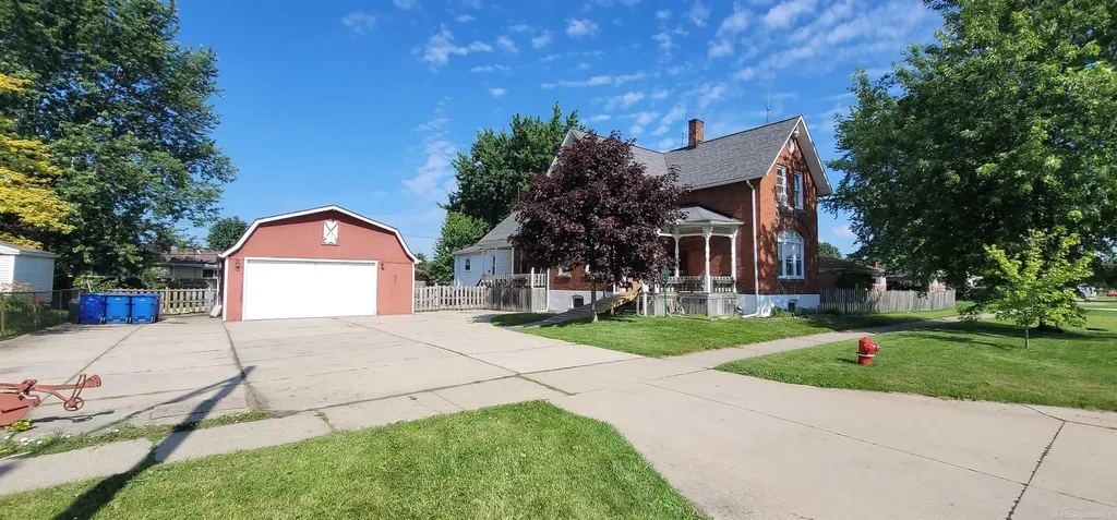 32045 Schoenherr Road Warren City MI 48088