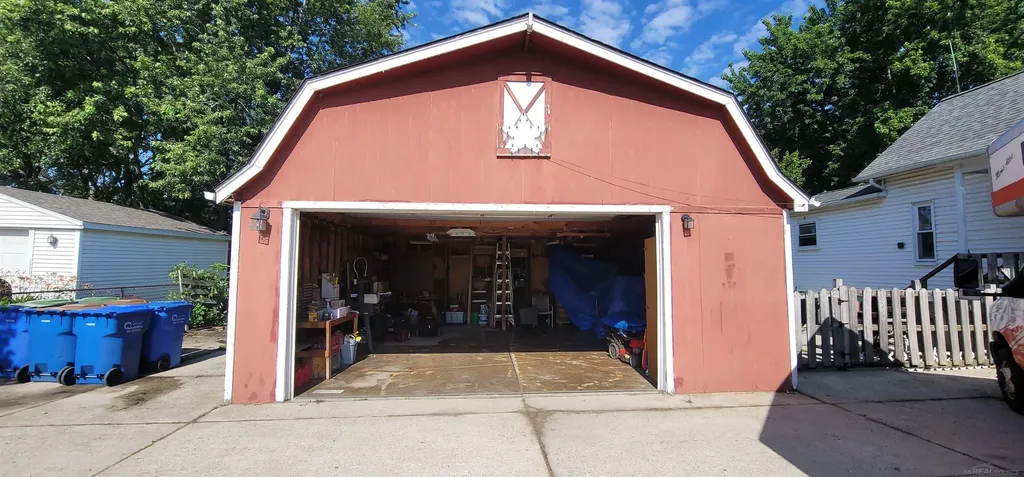 32045 Schoenherr Road Warren City MI 48088