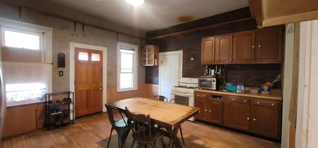 32045 Schoenherr Road Warren City MI 48088