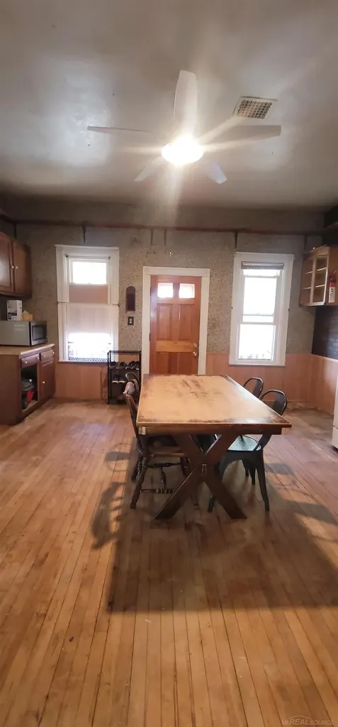32045 Schoenherr Road Warren City MI 48088