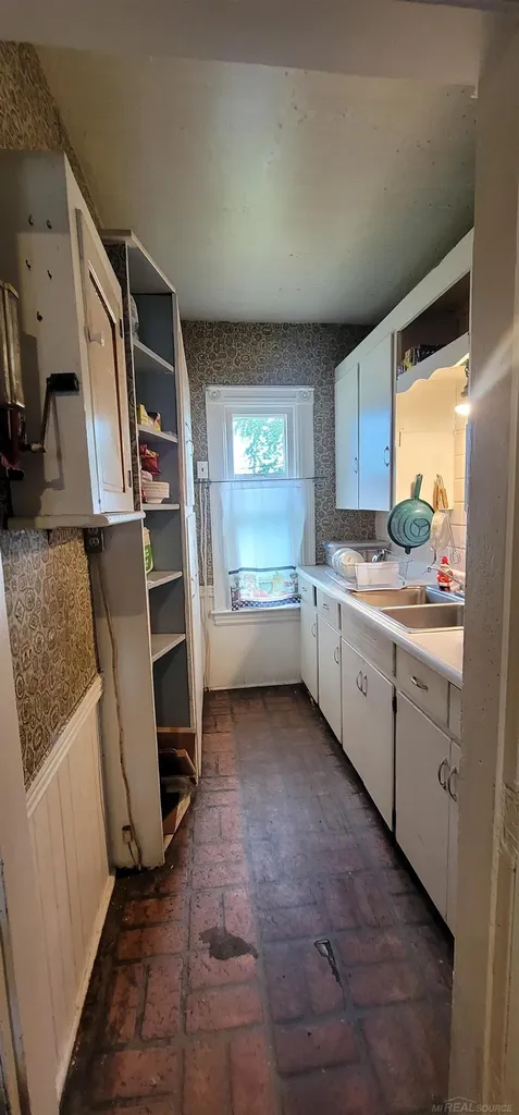 32045 Schoenherr Road Warren City MI 48088